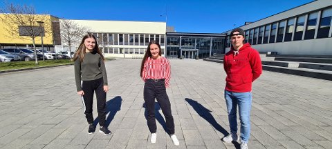 Nordmøre Historielag premierer fire avgangselever ved Atlanten vgs.